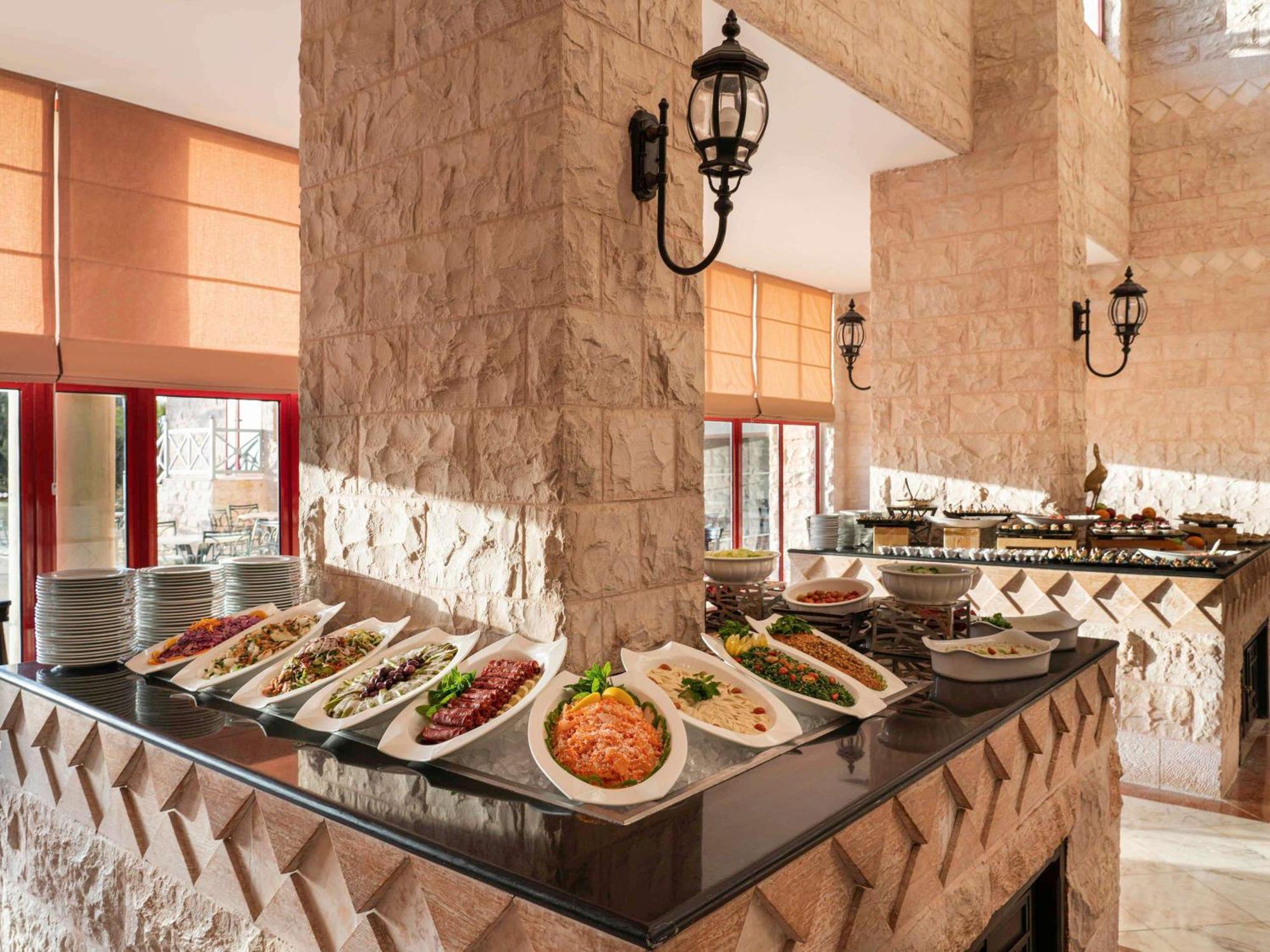 Grand Mercure Petra Wadi Musa Exterior photo